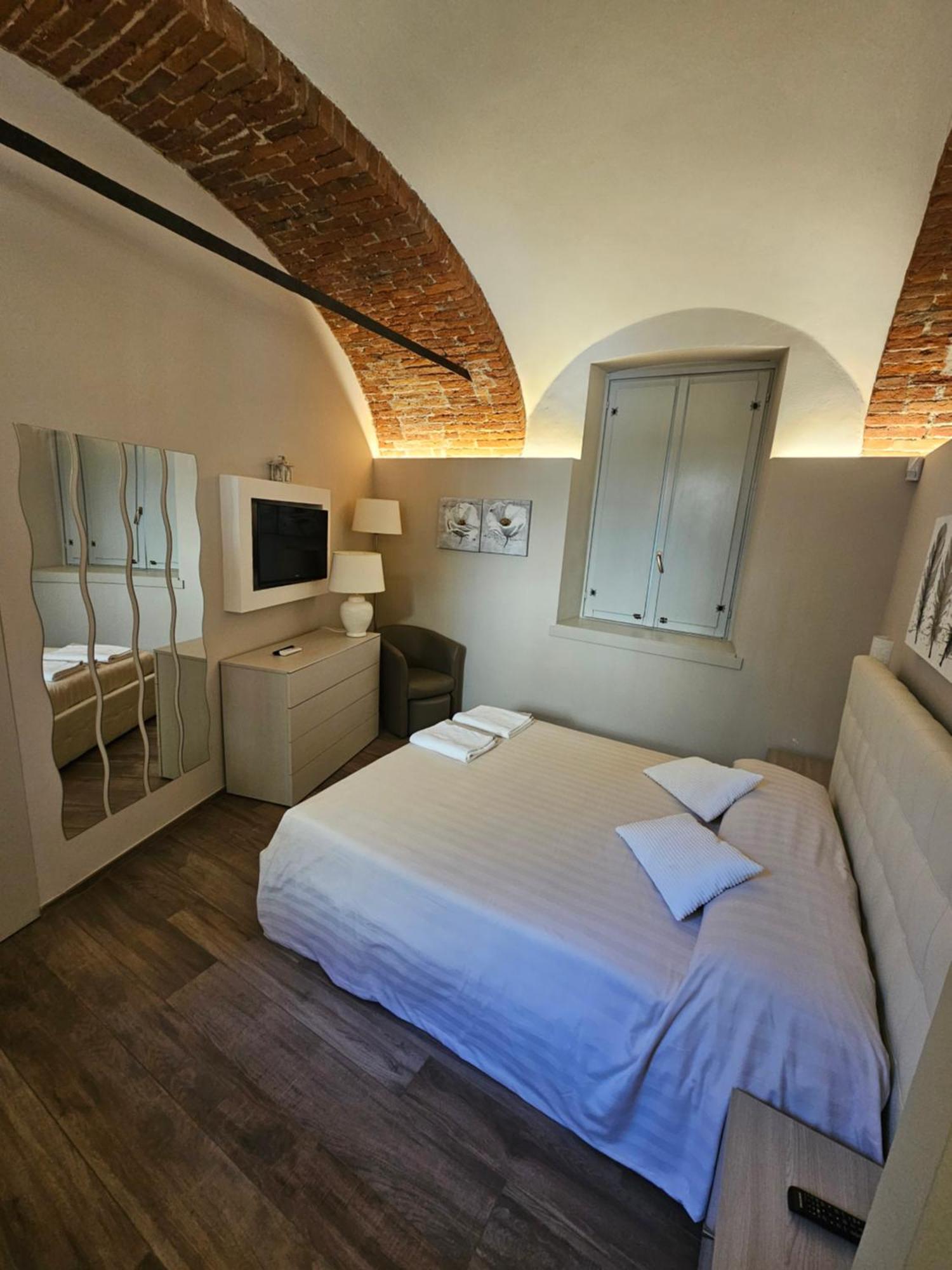 Bilocale In Centro Storico! Alba (Piedmont) Exterior foto